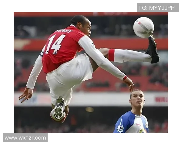 球星们热爱足球的背后故事和他们对这项运动的深刻情感表达 球星们热爱足球的背后故事和他们对这项运动的深刻情感表达